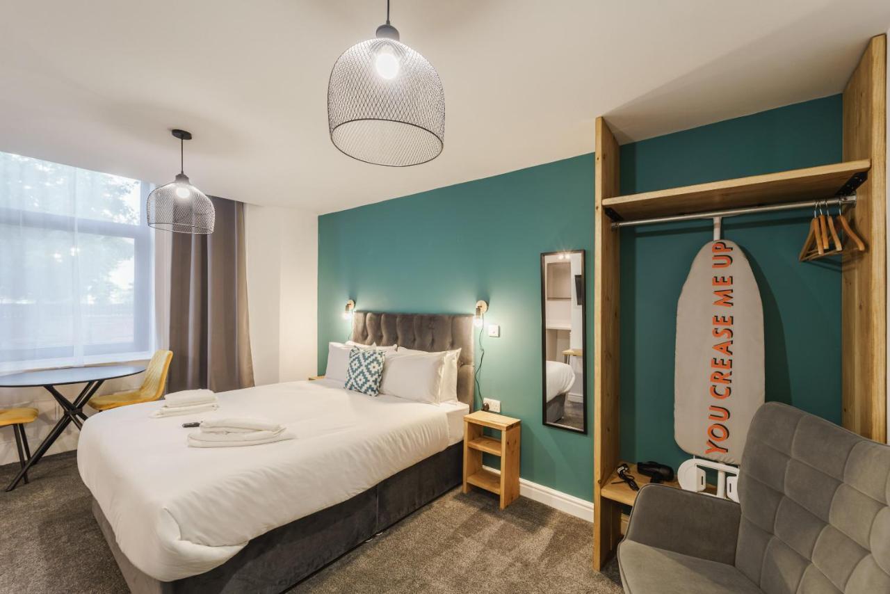 Deluxe Studio Apartments Дерби Номер фото