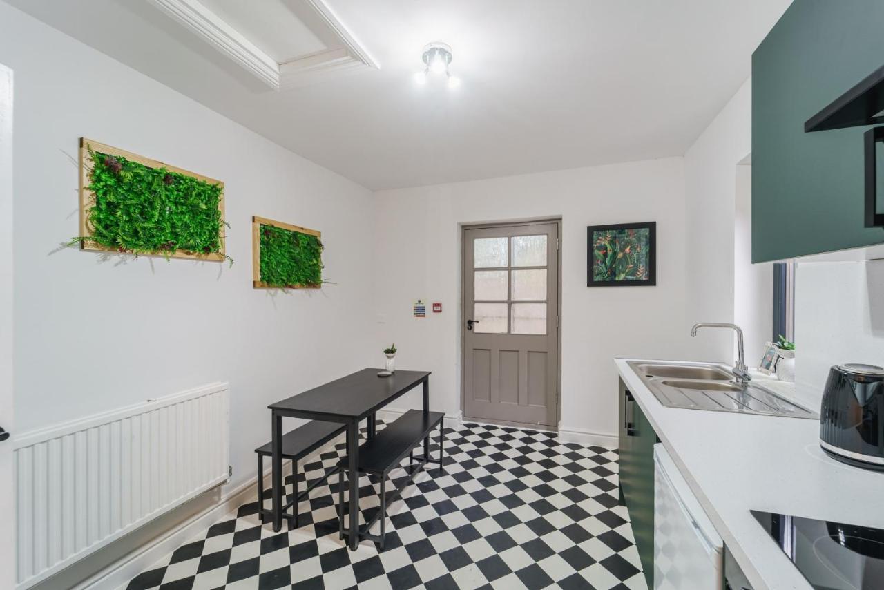 Deluxe Studio Apartments Дерби Экстерьер фото